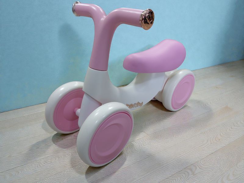 Беговел-толкар Kiddy Go A4 для детей от 1 года, без педалей, 4 колеса, Розовый 2896031510 фото
